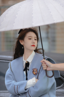 文轩对着全身镜做